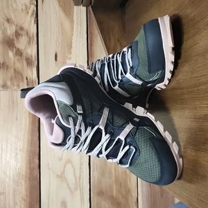 Timberland Women's Garrison Trail Waterproof Mid Hiker Shoe Size 9.5